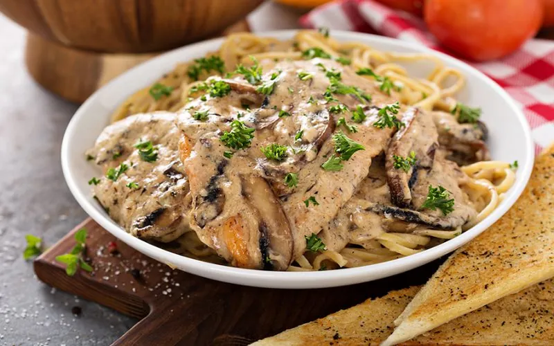 Kyckling Marsala med pappardelle