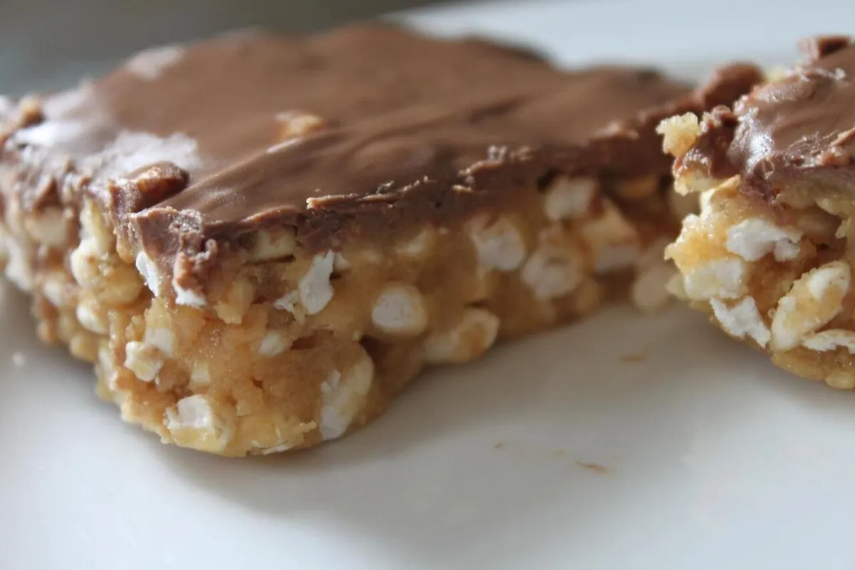 Chokladbites med rispuffar och sötmandel