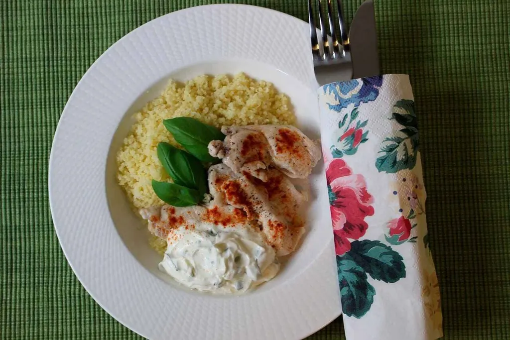 Grekisk kyckling med tzatziki och bulgursallad