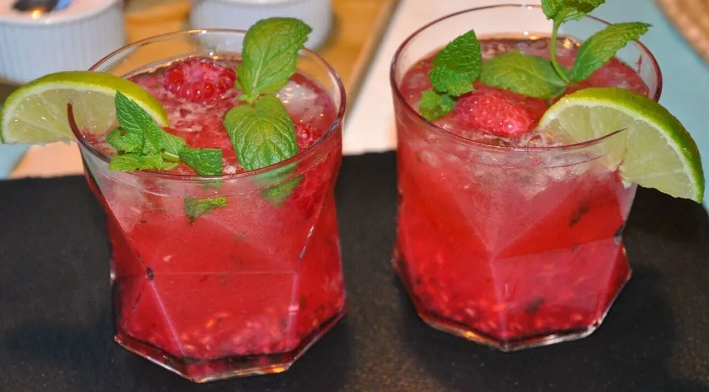 Kall hallondrink