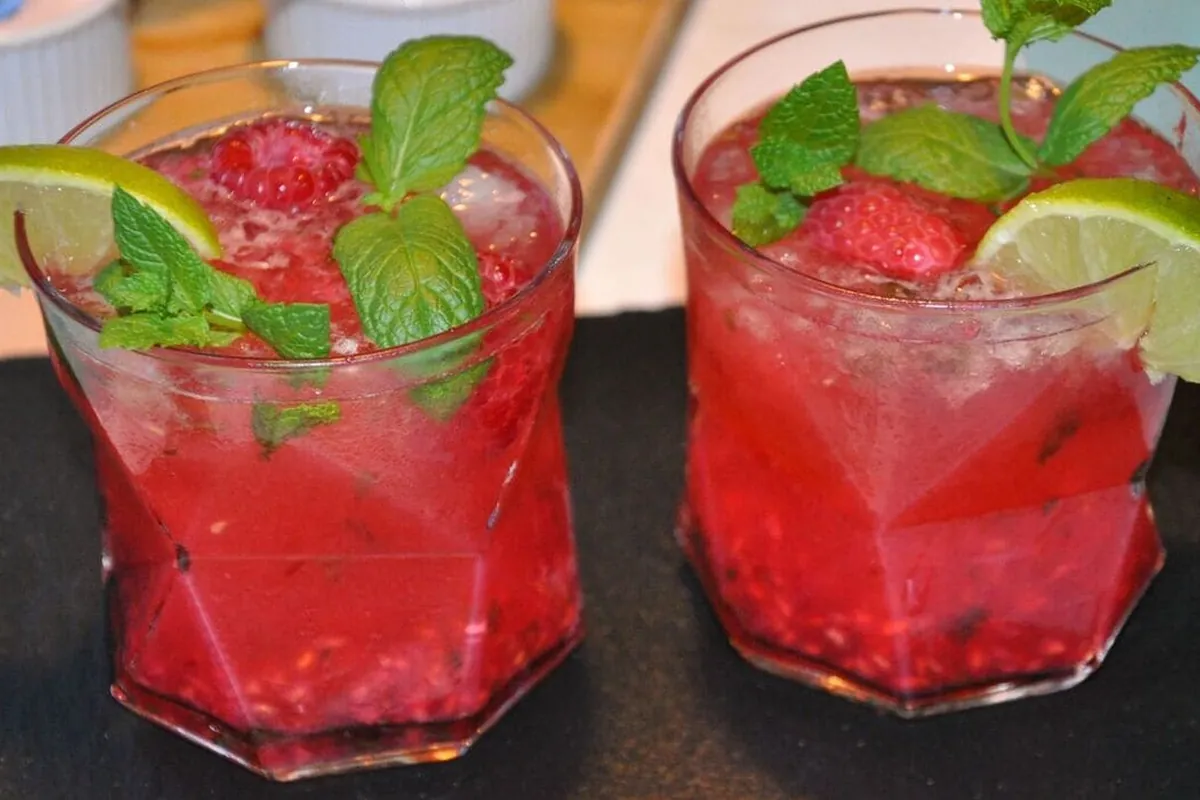 Kall hallondrink